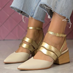 Slingback em couro off-white e dourado