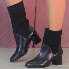 Imagem do Bota couro Preto com Cano de tecido