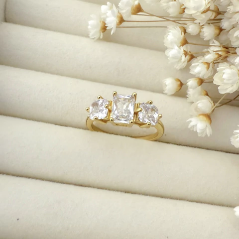 ANEL 3 PEDRAS BRILHANTE | BANHADO A OURO 18K - comprar online