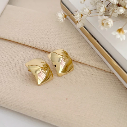 BRINCO CHAPEADO RETANGULAR | BANHADO A OURO 18K - comprar online