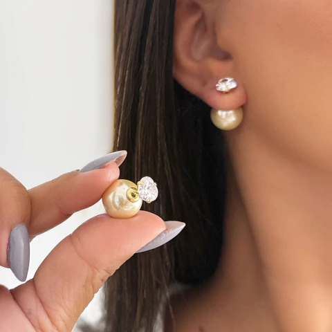 BRINCO PEROLA DUPLA FACE | BANHADO A OURO 18K - comprar online