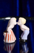 Dupla de bibelôs se beijando em porcelana - comprar online