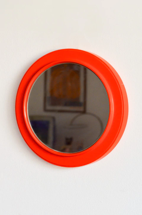 Espelho redondo laranja Heller por Massimo Vignelli - comprar online