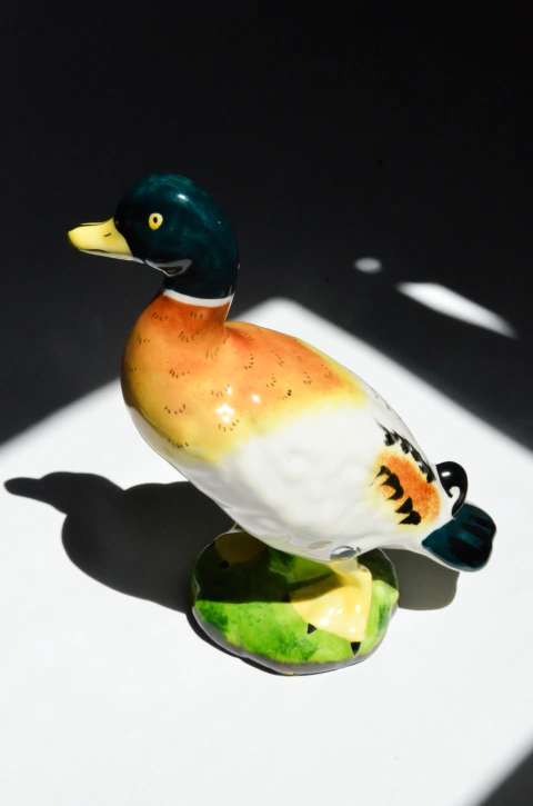 Bibelô marreco selvagem em porcelana