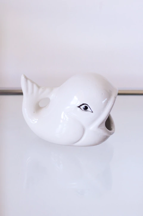 Cinzeiro baleia em porcelana - comprar online