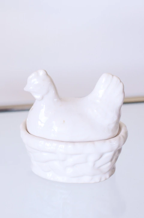 Saleiro e pimenteiro galinha chocando em porcelana - comprar online