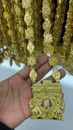 Corrente lançamento 100% moeda antiga faço pagamento tire print do modelo e mande no WhatsApp na internet