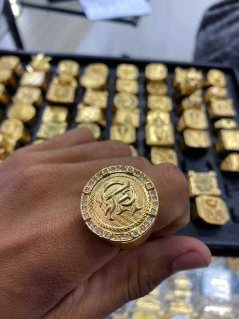 Anel banhado ouro e invernizado