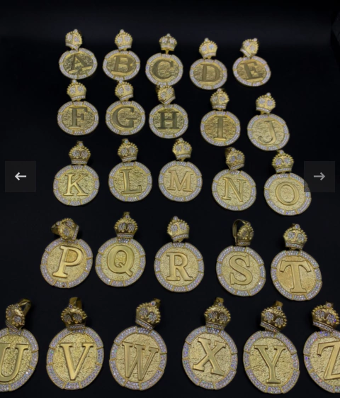 Pirgente de letras redondo cravejado