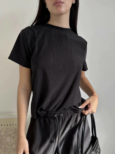 REMERA DESAGUJADA PREGA - comprar online