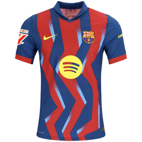 camisa barcelona iv 25/26, camisa barcelona 25/26 vermelha e azul, camisa barcelona com patch la liga, camisa barça la liga, camisa barcelona quarta camisa, camisa barcelona torcedor 25/26, camisa barcelona masculina, uniforme barcelona 25/26, barcelona f