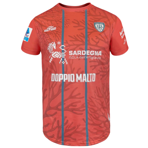 camisa cagliari 25/26, camisa cagliari 2025 2026, camisa cagliari quarta, camisa cagliari iv, camisa cagliari serie a, camisa cagliari com patch, camisa cagliari vermelha, camisa cagliari torcedor, camisa cagliari masculina, uniforme cagliari 25/26, camis