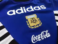 Imagen de Camiseta Retro Maradona 1994 + Buzo AFA Retro 1994 de regalo - ¡PROMO 2X1!