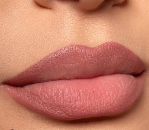 LAPISEIRA LABIAL RETRATIL VULT - comprar online