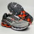 Tênis Mizuno Wave Creation 20 nas cores vermelho, grafite e laranja, com sola detalhada e design moderno.