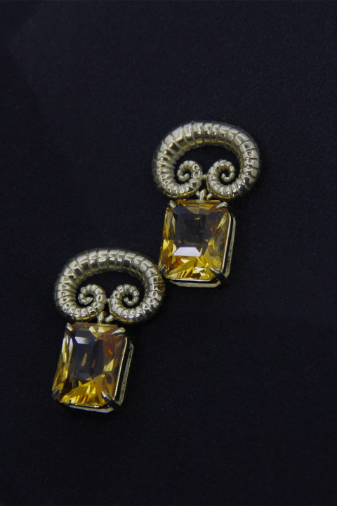 Brinco Cora ouro 18k