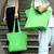 Pet sendo posicionado na bolsa multifuncional com facilidade, ideal para tutores que buscam praticidade no dia a dia | Frete grátis | Superama

