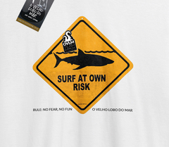 Camiseta SURF AT OWN RISK na internet