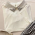 Blusa T-shirt com Gola em Pedrarias na internet