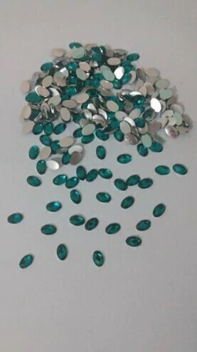 Pacote com Aprox. 10 Strass Oval