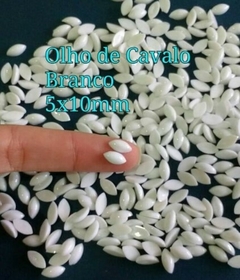 Pacote com Aprox. 100 Olhos de Cavalo Resina Acrílica