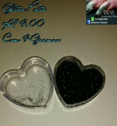 Pote com 4 gramas de gliter na internet