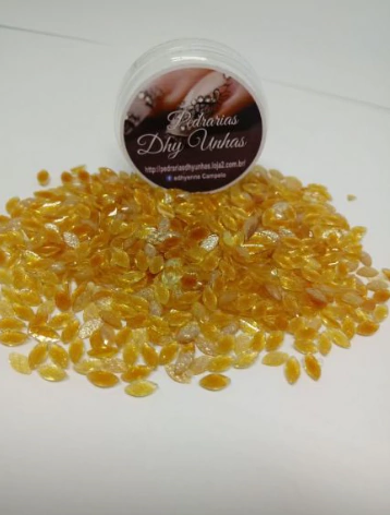 Pacote com aprox. 10 Navete Glitter