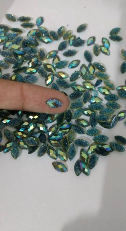 Pacote com aprox. 10 Navetes Gliter