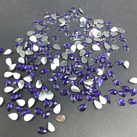 Pacote com aprox. 10 Strass Gota