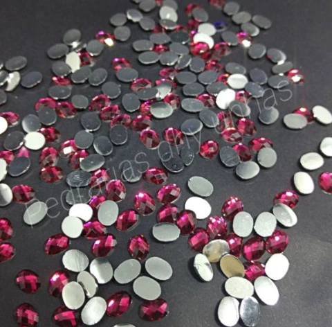 Pacote com aprox. 10 Strass Oval