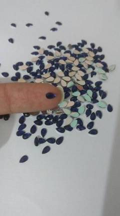 Pacote com Aprox. 20 Strass Gota