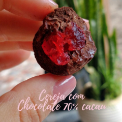 Cereja desidratada com chocolate 70% cacau