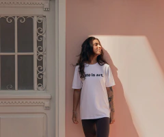 CAMISETA REGULAR LIFE IS ART.