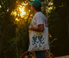 BOLSA DE MOLETOM LOVE IS MY RELIGION na internet