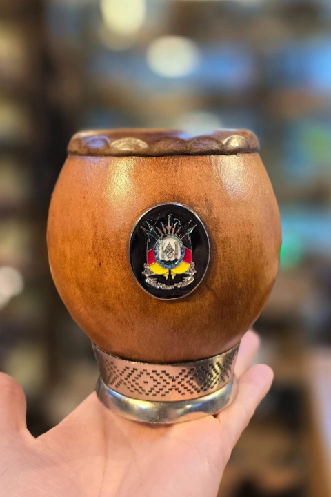 Coquinho forrada em Couro Caramelo Brasão - comprar online