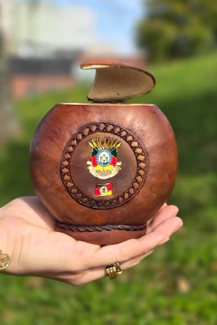 Gajeta com Tampa Tradicionalista Brasão on internet