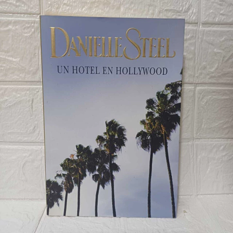 Un Hotel En Hollywood - Danielle Steel - Usado - Plaza Y Janes - comprar online