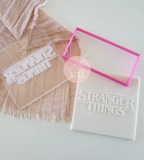 T 212 - Cortante con acrílico stranger things - comprar online