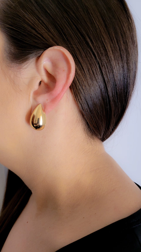 Brinco Gota Lisa Banhado a Ouro 18K