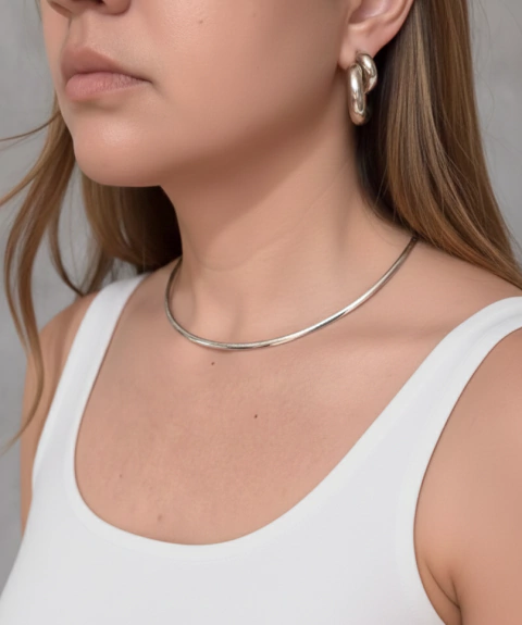 KIT 7 – Brinco Argola Tubo P + Brinco Argola Tubo M + Colar Fino Estruturado Natália em Aço Inox (3 Peças) - comprar online