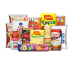 Kit de doação contendo itens essenciais como arroz, açúcar, fubá, óleo, tomates frescos e biscoitos, fornecendo apoio alimentar e conforto às famílias em necessidade.