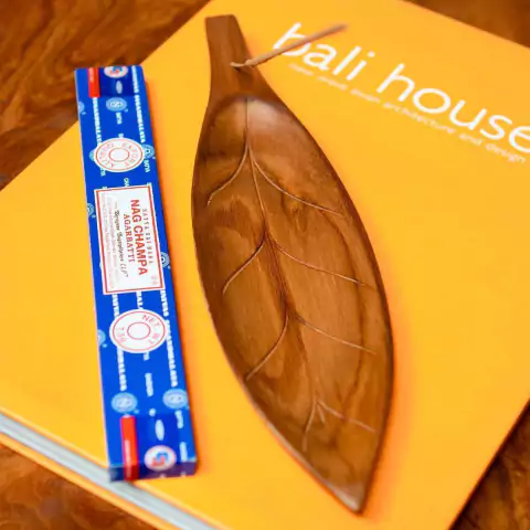 Incensário Folha de Madeira Suar Importado de Bali