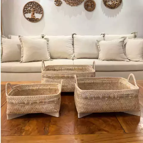 Cesto de Palha Patinada com Alça de Bambu Importado de Bali