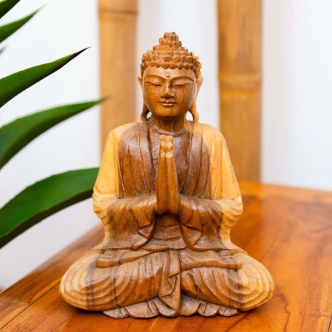 Escultura Buda Sidarta de Madeira 26cm (Mudra Oração)
