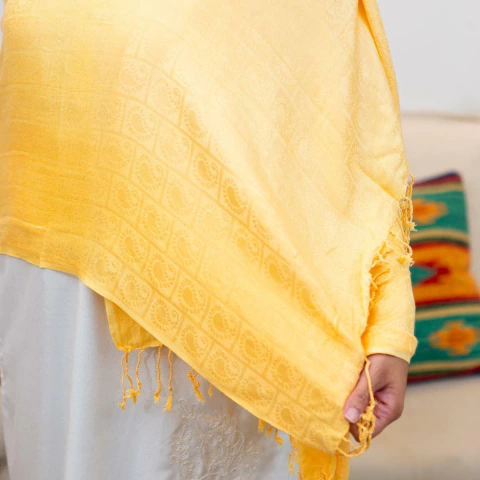 Echarpe Alto Relevo Arabesco 100% Viscose 100cmx180cm (Amarelo Claro)