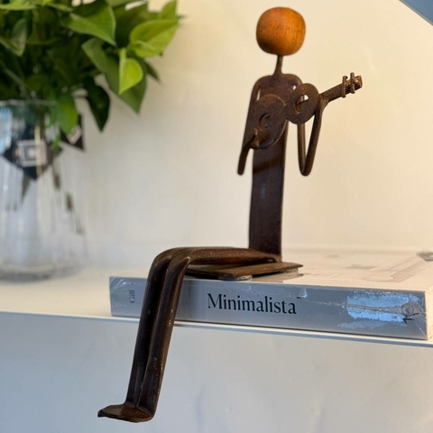 Escultura Boneco de Ferro Violino 30cm