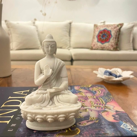 Escultura Buda Mudra Dar & Receber Pó de Mármore 10cm