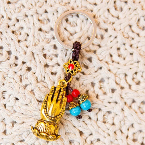 Chaveiro de Metal com Penduricalho Mão de Buda 10cm