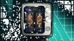 NOVO NEONWORKS BACKTOFUTURE 2 relógio digital Nixie Tube: vidro safira, luz de fundo de 9 cores, carregamento sem fio USB-C - comprar online