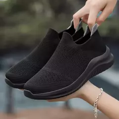 Venda quente dos homens sapatos casuais ultraleve confortável sapatos de caminhada unisex das mulheres dos homens meia boca tênis tenis masculino zapatillas na internet